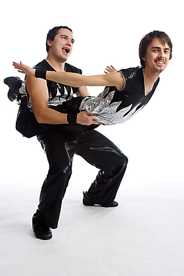 포토 JPG 해외이미지 백인 응시 옷 남자 스포츠 포즈 신체 서기 미소 사람 성인 두명 민소매 운동 검은색 댄서 흰색 춤 유머 정상 팔 똑같은 해외포토 서양인 직업 시선 감정 컬러 상의 모션 문화예술 표정 건강 신체부위 파일형식 이미지허브