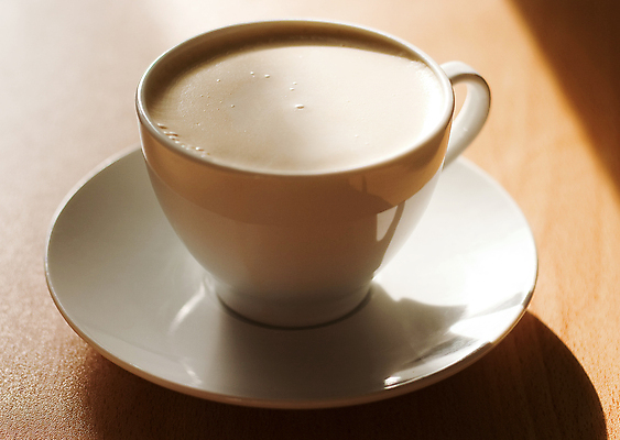 포토 JPG 해외이미지 커피 음료 음식 탁자 사람없음 컵 빛 갈색 식당 식사 머그컵 뜨거움 도자기 가득함 크림 아로마 해외포토 식기 컬러 가구 상점 파일형식 이미지허브