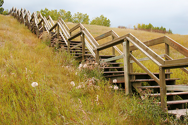 포토 JPG 해외이미지 디자인 패턴 건축양식 하늘 성공 산 사람없음 야외 목재 계단 금속 묘사 언덕 오브젝트 오르기 심플 리프트 바둑 단계 방법 수목 옛날 철책 팝 해외포토 나무 건축 컨셉 무늬 재료 모션 재질 놀이 파일형식 이미지허브