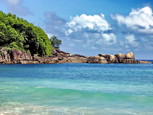 포토 JPG 해외이미지 나무 구름 공원 바다 여행 자연 하늘 휴가 산 파노라마 풍경 사람없음 야외 초록색 물 여름 파란색 여행객 바위 암초 세이셸 내추럴 전국 지질학 해외포토 자연요소 식물 계절 공공시설 교육 컬러 아프리카 촬영기법 사람 돌_바위 생태계 파일형식 이미지허브