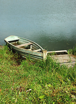 포토 JPG 해외이미지 호수 밧줄 줄 잎 자연 낚시 휴식 바닥 풍경 사람없음 목재 초록색 물 여름 파란색 강 반사 보트 해조류 코드 널 노 복고 지역 북쪽 닻 뱃놀이 옛날 잔물결 해외포토 자연요소 나무 식물 계절 물결 컬러 컨셉 배_교통 재료 레저 전통놀이 해양식물 방향 생태계 선박 파일형식 이미지허브