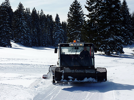 포토 JPG 해외이미지 나무 겨울 자연 스키 산 풍경 경사 사람없음 얼음 기계 장비 운전 추위 흰색 램프 숲 준비 지휘자 전나무 몸단장 눈내림 해외포토 자연요소 식물 계절 컬러 모션 겨울스포츠 조명 눈_날씨 음악가 생태계 파일형식 이미지허브