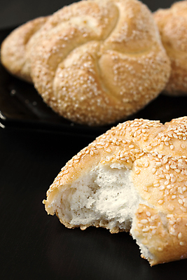 포토 JPG 해외이미지 음식 빵 2 다이어트 건강 씨앗 사람없음 주방 검은색 식사 저녁식사 빵집 껍질 흰색 신선 아침식사 시리얼 밀 굽기 밀가루 깨 점심식사 해외포토 식물 컬러 식재료 곡류 상점 조미료 가루 구이 파일형식 이미지허브