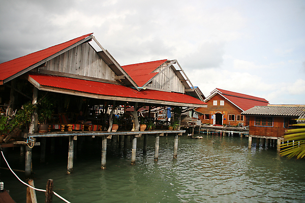 포토 JPG 해외이미지 전통 바다 섬 여행 태국 자연 호텔 낚시 휴가 휴식 주택 사람없음 건물 물 여름 뷰티 식당 보트 도착 휴양지 석호 넘어짐 이국적 터키석 파라다이스 해외포토 자연요소 건축물 계절 아시아 컨셉 배_교통 모션 숙소 레저 상점 장소 보석 생태계 파일형식 이미지허브