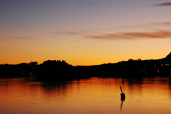 포토 JPG 해외이미지 호수 바다 오렌지 사람없음 물 태양 노란색 검은색 일몰 야간 해외포토 자연요소 컬러 과일 노을 파일형식 이미지허브