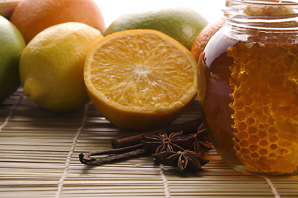 포토 JPG 해외이미지 전통 접시 별 음식 다이어트 오렌지 과일 재료 유리 아침 디저트 건강 요리 사람없음 목재 약 노란색 주방 숟가락 신선 머리빗 항아리 액체 황금 달콤 아침식사 설탕 먹기 레몬 향신료 시럽 꿀 벌집 내추럴 바닐라 시나몬 치료제 맛있는 해외포토 주간 자연요소 나무 식기 컬러 의학 모션 재질 수저 식사 미용용품 도자기 맛 향미료 파일형식 이미지허브