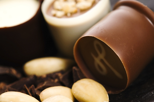 포토 JPG 해외이미지 기념일 커피 음식 다이어트 휴가 디저트 사탕 선물 사람없음 장식 세트 갈색 초콜릿 어둠 기쁨 우유 대접 달콤 맛 폐기물 설탕 수집 먹기 스위스 질감 아몬드 모음 중독 충동구매 섞기 피스타치오 해로움 프랄린 중독자 맛있는 해외포토 감정 유럽 음료 컬러 컨셉 모션 유제품 건강 이벤트 쇼핑 견과류 쓰레기 과소비 파일형식 이미지허브