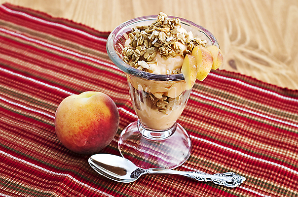 포토 JPG 해외이미지 음식 과일 디저트 건강 사람없음 숟가락 신선 달콤 은색 슬라이스 복숭아 요거트 막 그래놀라 맛있는 해외포토 컬러 유제품 수저 맛 파일형식 이미지허브