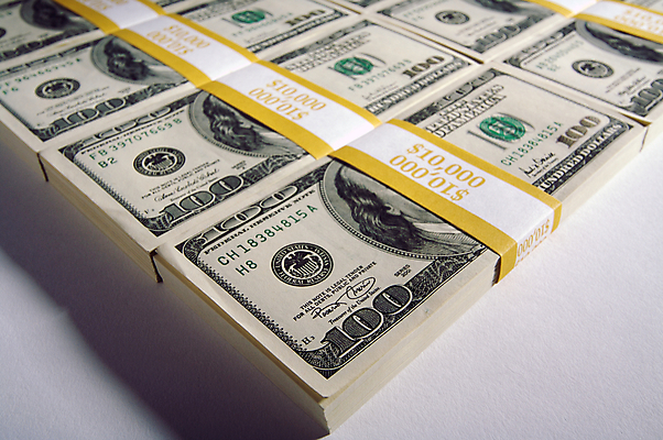 포토 JPG 해외이미지 지폐 돈 실내 사람없음 금융 경제 달러 돈다발 흰배경 외화 100달러 많음 해외포토 백그라운드 컨셉 내부 흰색 재산 파일형식 이미지허브