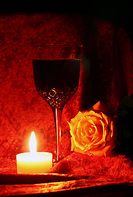 포토 JPG 해외이미지 열쇠 발렌타인데이 사람없음 빨간색 장미 와인 낭만 포트 해외포토 꽃 컬러 컨셉 데이이벤트 주류 파일형식 이미지허브