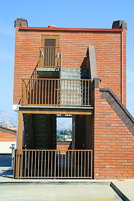 포토 JPG 해외이미지 디자인 컨셉 패턴 건축양식 사다리 하늘 추상 벽돌 사람없음 빨간색 파란색 계단 도시 도심 묘사 질감 오르기 타운 단계 해외포토 건축 컬러 무늬 모션 도구 파일형식 이미지허브