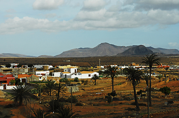 포토 JPG 해외이미지 모래 섬 농업 하늘 휴가 산 따뜻함 손바닥 사람없음 야외 파란색 마을 흙 사막 시골 정상 언덕 암초 밭일 해외포토 손 산업 컬러 파일형식 이미지허브