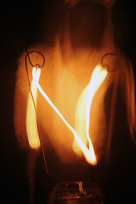 포토 JPG 해외이미지 백그라운드 전구 유리 조명 아이디어 기술 사람없음 빛 검은색 힘 에너지 전선 램프 뜨거움 절약 닫기 묘사 백열등 문학 비전 철사 빛망울 감싸기 광 전압 취급주의 필라멘트 해외포토 컬러 컨셉 모션 재질 경고 파일형식 이미지허브