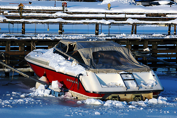 포토 JPG 해외이미지 겨울 창문 노르웨이 사람없음 항구 냉동 얼음 추위 보트 플라스틱 보험 깨짐 비극 해외포토 자연요소 계절 유럽 컨셉 배_교통 교통시설 재질 파일형식 이미지허브