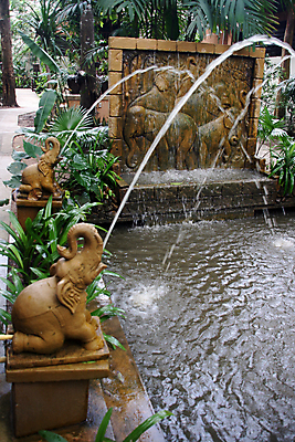 포토 JPG 해외이미지 나무 식물 전통 디자인 꽃 아시아 종교 조각 섬 여행 잎 불교 태국 자연 코끼리 창조 미술 사람없음 장식 초록색 물 뷰티 정원 분수 원예 신화 내추럴 이국적 해외포토 자연요소 나라 컬러 포유류 문화예술 취미 생태계 파일형식 이미지허브