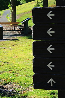 포토 JPG 해외이미지 공원 도로 지도 화살 경고 사람없음 목재 숲 사인 법 통과 명령 주목 해외포토 나무 공공시설 길 재료 교통시설 파일형식 이미지허브