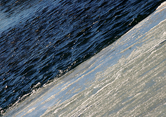 포토 JPG 해외이미지 계절 호수 바다 백그라운드 십자가 겨울 자연 날씨 사람없음 야외 물 빛 강 얼음 추위 흰색 시골 고독 시원함 서리 장면 1월 내추럴 2월 깊이 눈내림 해외포토 자연요소 감정 컬러 눈_날씨 날짜 생태계 파일형식 이미지허브