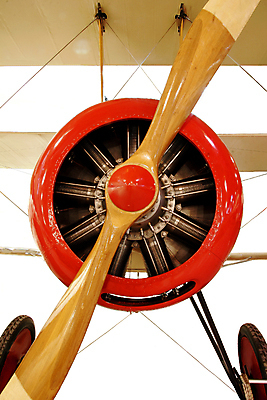 포토 JPG 해외이미지 무기 신체 날개 하늘 비행기 사람없음 목재 빨간색 덮개 나사 방어 항공 군용 프로펠러 엔진 대패 철강 해외포토 나무 컬러 재료 항공교통 대중교통 군대 어류 뚜껑 공구 파일형식 이미지허브