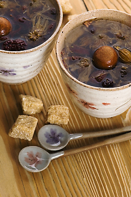 포토 JPG 해외이미지 전통 라이프스타일 꽃 아시아 문화 음료 선 잎 과일 건조 건강 동양인 사람없음 컵 초록색 농작물 갈색 숟가락 일본 중국 뜨거움 황금 달콤 설탕 허브 컵받침 동쪽 해외포토 식물 식기 나라 컬러 농업 수저 인종 생활 맛 방향 받침대 파일형식 이미지허브