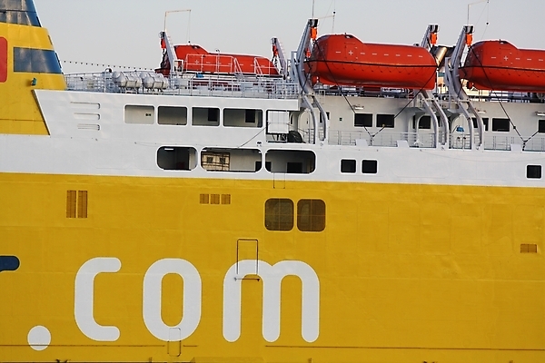 포토 JPG 해외이미지 외관 바다 부분 항해 사람없음 단어 노란색 항구 보트 함선 해외포토 문자 컬러 배_교통 교통시설 파일형식 이미지허브