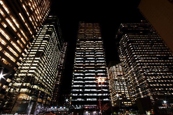 포토 JPG 해외이미지 디자인 공원 선 여행 건축양식 아파트 풍경 사람없음 건물 금융 빛 강 도시풍경 반사 여행객 탑 고층빌딩 어둠 황혼 운전 도시 도심 야간 저녁 묘사 바쁨 대도시 스카이라인 야광 랜드마크 블러 핵심 해외포토 자연요소 건축물 공공시설 건축 모션 주택 사람 빌딩 경제 일몰 파일형식 이미지허브