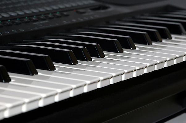 포토 JPG 해외이미지 음악 놀이 열쇠 노르웨이 사람없음 쪽지 기구 키보드 오르간 E G 묘사 전자 오디오 A C F D H 리듬 플레이어 해외포토 알파벳 유럽 문화예술 전자제품 건반악기 파일형식 이미지허브