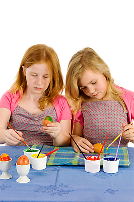 포토 JPG 해외이미지 백인 어린이 휴가 부활절 소녀 두명 페인트 기쁨 4월 집중 해외포토 서양인 여자 기념일 감정 컨셉 사람 날짜 파일형식 이미지허브