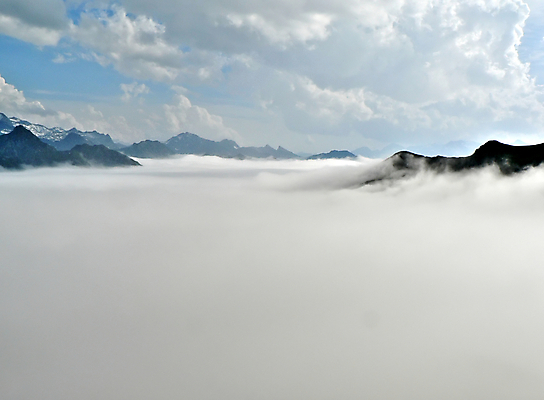 포토 JPG 해외이미지 구름 여행 자연 하늘 아침 휴가 산 풍경 사람없음 야외 여름 뷰티 환경 프랑스 안개 흐림 뿌연 절정 해외포토 주간 자연요소 계절 유럽 날씨 생태계 파일형식 이미지허브