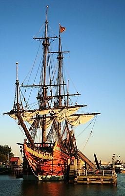 포토 JPG 해외이미지 바다 여행 항해 사람없음 목재 옆모습 항구 일몰 보트 황무지 역사 확대 메인 네덜란드 함선 암초 천연기념물 돛대 복제 옛날 원정 해외포토 나무 유럽 뷰포인트 배_교통 재료 교통시설 노을 파일형식 이미지허브