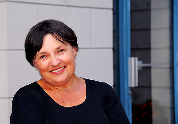 포토 JPG 해외이미지 직업 라이프스타일 여자 행복 감정 얼굴 비즈니스 성공 한명 미소 사람 성인 야외 건물 여름 사무실 머리 표현 도시 비즈니스우먼 닫기 중앙 은퇴 어깨 경영자 캥거루 경영 노화 해외포토 1 건축물 계절 컨셉 포유류 모션 표정 생활 신체부위 직장인 리더 파일형식 이미지허브