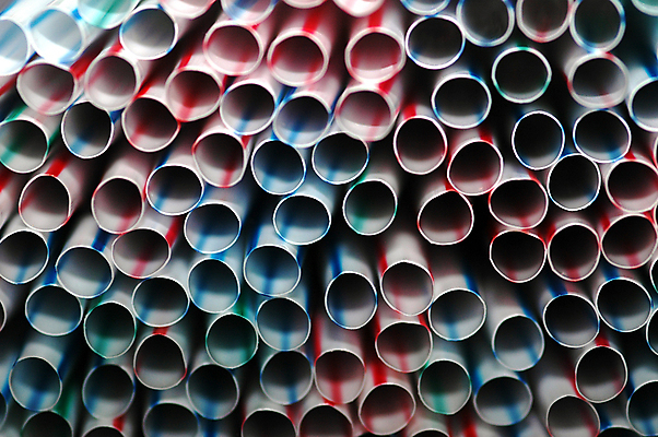 포토 JPG 해외이미지 음료 선 백그라운드 벽지 추상 노르웨이 빨대 사람없음 빨간색 초록색 파란색 마시기 흰색 반지 원형 구멍 닫기 파이프 밀짚 종료 해외포토 도형 유럽 컬러 무늬 장신구 모션 짚 파일형식 이미지허브