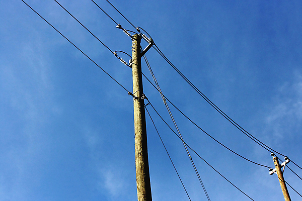 포토 JPG 해외이미지 산업 선 통신 하늘 모바일 사람없음 목재 파란색 스마트폰 웹 힘 전선 흰색 잡기 업무 네트워크 위험 큼 계주 전화기 전염 철사 부름 봉 전송 소통 송신기 전압 배선 해외포토 나무 컬러 컨셉 인터넷 재료 모션 핸드폰 스마트기기 한자 작업 질병 크기 육상스포츠 감염 파일형식 이미지허브