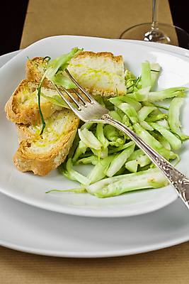 포토 JPG 해외이미지 라이프스타일 식기 접시 음식 빵 포크 다이어트 채소 자연 탁자 주방용품 건강 사람없음 초록색 여름 빛 식당 검은색 식사 저녁식사 봄 샐러드 흰색 신선 기름 은색 먹기 허브 유기농 설정 점심식사 채식주의자 해외포토 식물 웰빙 계절 컬러 가구 생활용품 모션 생활 상점 생태계 채식 파일형식 이미지허브