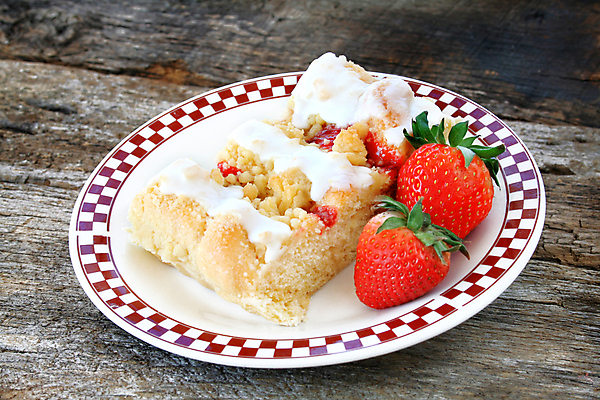 포토 JPG 해외이미지 접시 음식 빵 조각 과일 딸기 아침 디저트 치즈 덴마크 사람없음 빨간색 케이크 얼음 식사 흰색 신선 달콤 아침식사 설탕 굽기 크림 솜털 페스츄리 맛있는 해외포토 주간 자연요소 식기 컬러 유제품 북유럽 맛 구이 파일형식 이미지허브