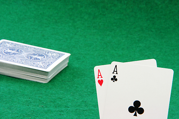 포토 JPG 해외이미지 손 백그라운드 컨셉 놀이 성공 아이디어 사람없음 쌓기 침묵 거래 게임 흰색 마음 우승 최고 쌍 신용카드 행운 도박 카지노 기회 딜러 포커 곤봉 넘어짐 블러 승자 에이스 펠트 필승 해외포토 스포츠용품 컬러 모션 신체부위 금융 소리 트럼프 파일형식 천_직물 이미지허브