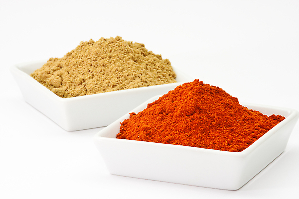 포토 JPG 해외이미지 스튜디오촬영 접시 음식 재료 고추 사람없음 컵 가로 빨간색 추위 흰색 조미료 고수 가루 흰배경 향료 성분 고립 해외포토 식기 컬러 백그라운드 채소 실내 향신료 향기 냄새 향미료 파일형식 이미지허브