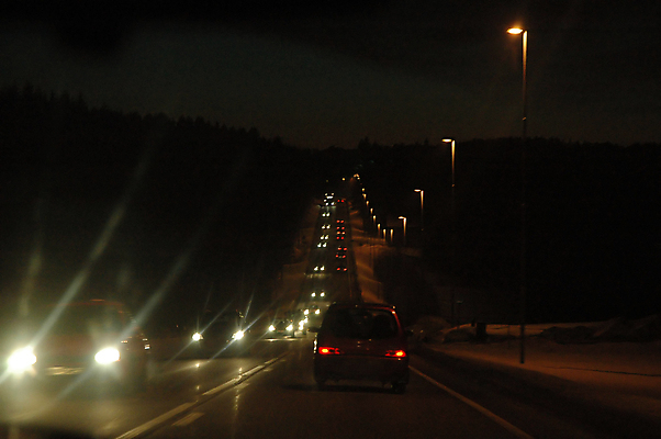 포토 JPG 해외이미지 도로 선 포즈 겨울 모션 자동차 전등 거리 노르웨이 사람없음 빛 냉동 어둠 운전 젖음 추위 램프 매끈함 야간 보험 방법 해외포토 자연요소 계절 유럽 길 육상교통 교통시설 조명 감각 파일형식 이미지허브