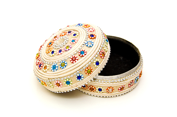 포토 JPG 해외이미지 모양 백그라운드 패턴 목걸이 선물 미술 사람없음 장식 상자 컬러풀 뷰티 유행 흰색 원형 고급 작음 컨테이너 보석 오브젝트 싱글 고립 해외포토 도형 산업 컬러 컨셉 무늬 장신구 문화예술 크기 광석 파일형식 이미지허브