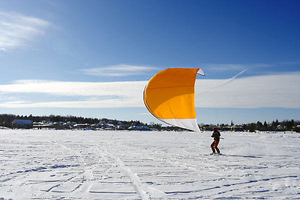포토 JPG 해외이미지 호수 스포츠 겨울 오렌지 놀이 하늘 바람 스키 휴식 항해 사람 취미 사람없음 야외 파란색 태양 노란색 맑음 냉동 얼음 흰색 서핑 연 혼자 해외포토 자연요소 계절 컬러 컨셉 배_교통 과일 날씨 겨울스포츠 놀이용품 수상스포츠 파일형식 이미지허브