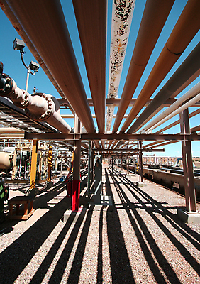 포토 JPG 해외이미지 산업 선 그림자 서기 사람없음 야외 빛 쌓기 힘 흐름 에너지 견과류 오브젝트 볼트 연료 가스 흙더미 세대 내추럴 파이프라인 해외포토 컨셉 모션 흙 공구 파이프_관 파일형식 더미 이미지허브