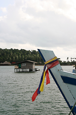 포토 JPG 해외이미지 나무 전통 아시아 바다 여행 태국 자연 호텔 휴가 산 주택 손바닥 사람없음 건물 목재 물 여름 보트 숲 묘사 휴양지 코코넛 이국적 해외포토 자연요소 식물 건축물 손 계절 나라 배_교통 과일 재료 숙소 장소 생태계 파일형식 이미지허브