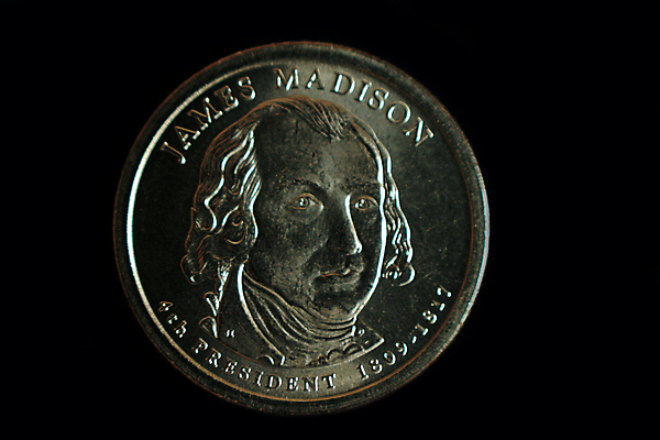 포토 JPG 해외이미지 1 백그라운드 컨셉 돈 비즈니스 사람없음 금융 경제 빛 쌓기 달러 동전 미국 저축 흰색 그룹 변화 재산 도박 은색 투자 롤 이익 계산서 빚 고립 구역 페니 니켈 해외포토 컬러 북아메리카 모션 금속 원소 파일형식 이미지허브