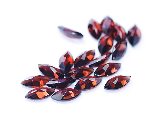 포토 JPG 해외이미지 장신구 사람없음 빨간색 빛 바위 흰색 고급 보석 투자 가치 가넷 고립 루비 해외포토 컬러 컨셉 비즈니스 돌_바위 광석 파일형식 이미지허브