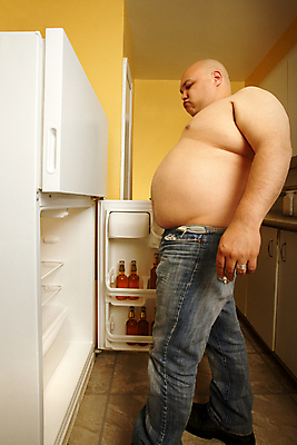 포토 JPG 해외이미지 응시 남자 다이어트 주택 건강 한명 사람 성인 내부 주방 오픈 몸무게 큼 기아 비만 냉장고 해외포토 1 시선 건물 가전제품 크기 사회이슈 몸매 파일형식 이미지허브