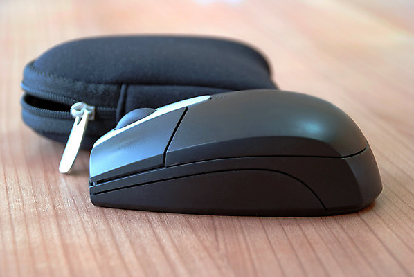 포토 JPG 해외이미지 직업 인터넷 가방 비즈니스 장신구 통신 새로움 바닥 사람없음 목재 옆모습 노트북 빛 컴퓨터 사무실 갈색 금속 검은색 공책 공구 업무 작업 쥐 플라스틱 두루마리 무선전화기 책상 언론 팩 클릭 지퍼 짐싸기 해외포토 나무 잡화 뷰포인트 컬러 가구 컨셉 재료 재질 문구용품 전자제품 화장품 도구 설치류 전화기 파일형식 이미지허브