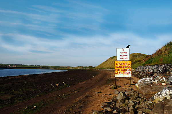 포토 JPG 해외이미지 모래 파도 바다 오렌지 조류 하늘 바람 수영장 따뜻함 경고 서기 안전 해변 사람없음 빨간색 물 환경 수영 금지 흰색 바 위험 무서움 모래언덕 사인 부식 보안 공지사항 아일랜드 까마귀 해외포토 자연요소 동물 감정 유럽 컬러 컨셉 과일 모션 날씨 수상스포츠 언덕 파일형식 이미지허브