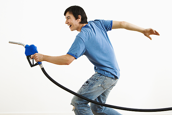 포토 JPG 해외이미지 백인 라이프스타일 남자 행복 얼굴 컨셉 청소년 갈색머리 실내 표정 한명 미소 사람 동양인 20대 가로 사진촬영 총 유머 휘발유 가격 발사 조준 연료 가스 다민족 카피스페이스 해외포토 서양인 1 헤어스타일 감정 무기 인종 청년 내부 생활 신체부위 촬영 공백 석유 파일형식 이미지허브