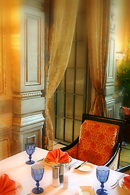 포토 JPG 해외이미지 그릇 디자인 벽 가구 패턴 의자 유리 탁자 휴식 주택 실내 사람없음 내부 목재 장식 문 와인 식사 방 수확 골동품 식탁보 흰색 화려 그룹 황금 클래식 칼 고급 우아함 맨션 냅킨 샹들리에 안락의자 프랑스어 옛날 웅장함 정중 안락 해외포토 나무 문자 식기 컬러 생활용품 컨셉 무늬 농업 재료 재질 조명 주류 건물 파일형식 이미지허브