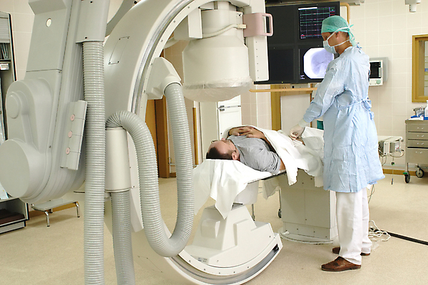 포토 JPG 해외이미지 손 사람없음 치료 컴퓨터 약 머리 모니터 장비 환자 의사 수술 그림 장면 헬프 해외포토 의학 신체부위 전자제품 의료진 도움 파일형식 이미지허브