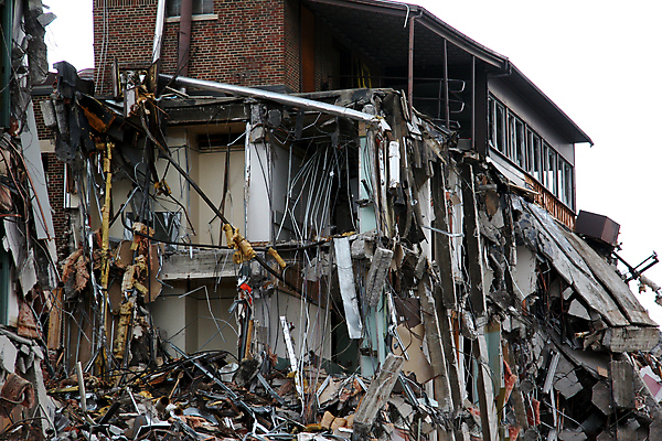 포토 JPG 해외이미지 산업 벽 비즈니스 건축양식 창문 벽돌 새로움 사람없음 목재 방 바위 업무 닫기 쓰레기 폐기물 파편 사건 천 철 버리기 발굴 지역 충격 낭비 진행 교체 단절 옛날 철강 콘크리트 파멸 무너짐 해외포토 나무 건축 컨셉 재료 모션 돌_바위 직물 작업 파일형식 소멸 이미지허브